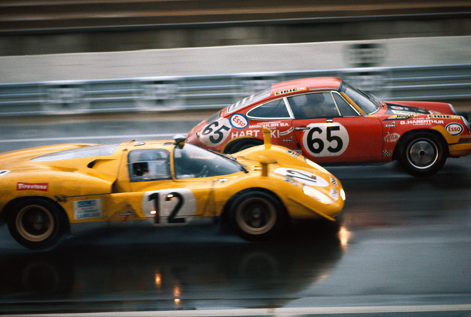 The fifth placed yellow Ferrari 512 S #1030 of Hughes de Fierlant (B) and Alistair Walker (GB) overtakes the Porsche 911 S of Claude Haldi (CH) and Arthur Blank (CH)