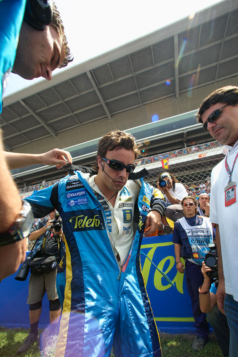Alonso squeezing into his uniform