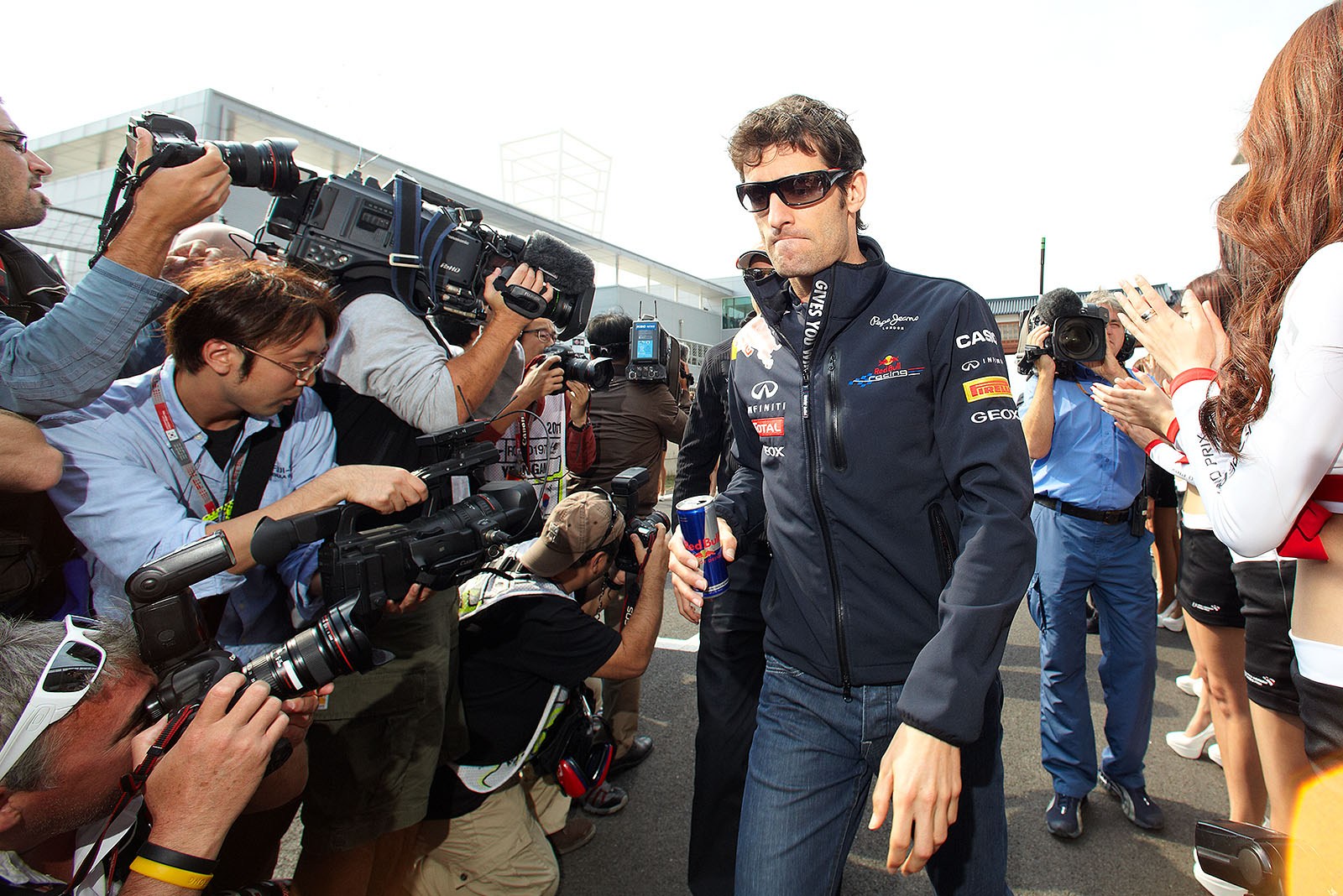 Mark Webber, Red Bull Racing, walks to drivers parade