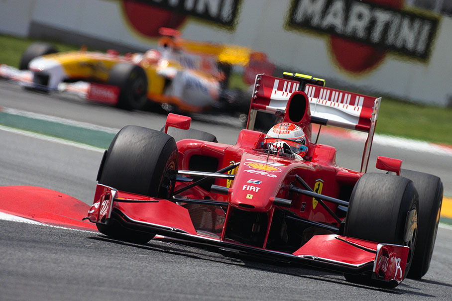 Kimi Raikkonen, Scuderia Ferrari, in front of Renault's local hero Fernando Alonso