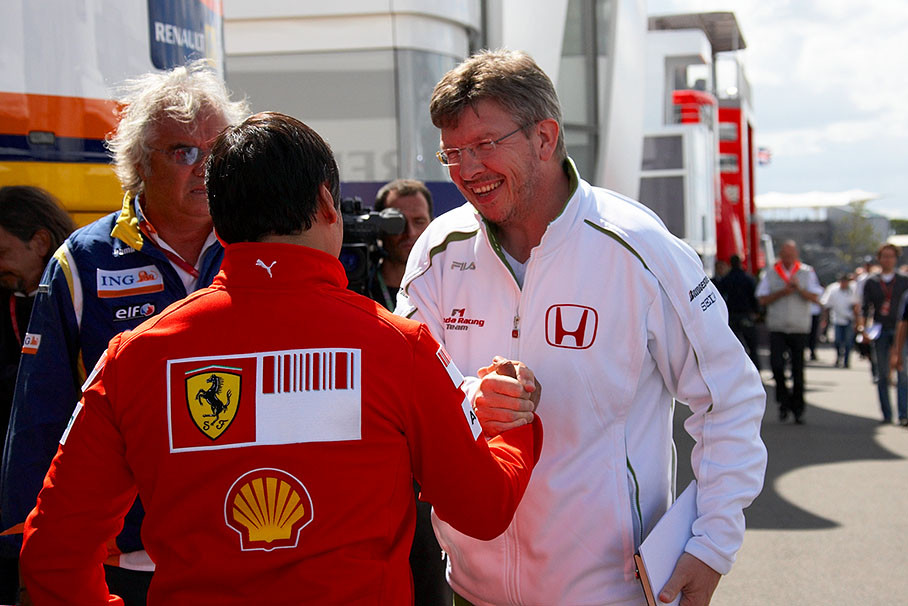 Ross Brawn meets friends in the paddock