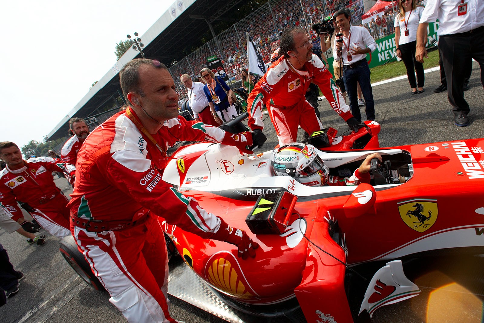 Sebastian Vettel, Ferrari, beeing pushed to his position on the grid, Monza, Italian Grand Prix, 2016