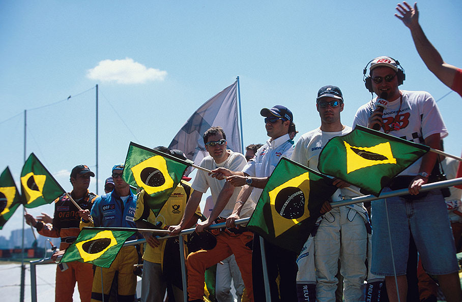 Brazilian fans awaiting the drivers presentation