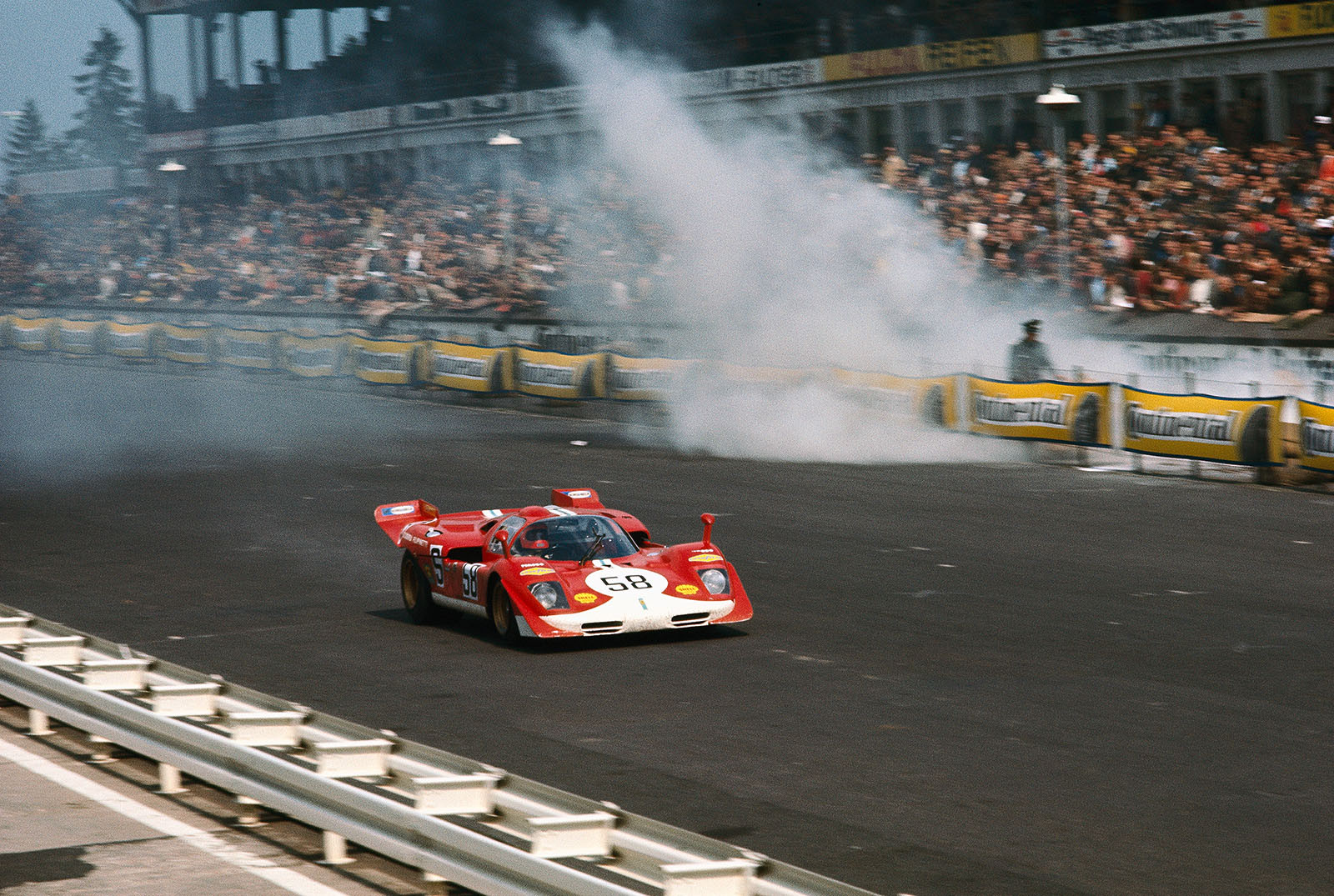 Herbert M¸ller (CH) on Ferrari 512 S #1008, a fire extinguisher leaves a white cloud in front of the grandstand