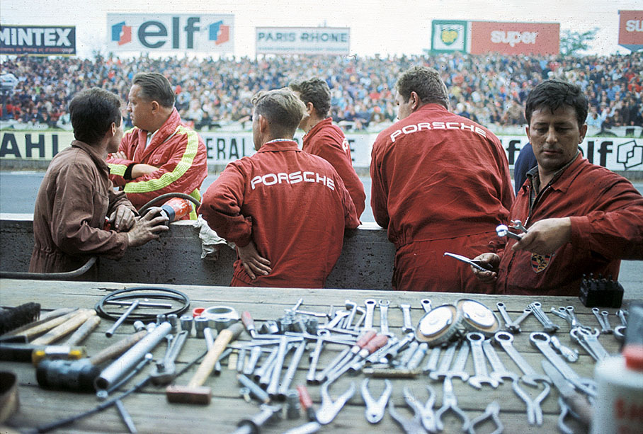 The Porsche pit crew waits for the service action, Le Mans 1969