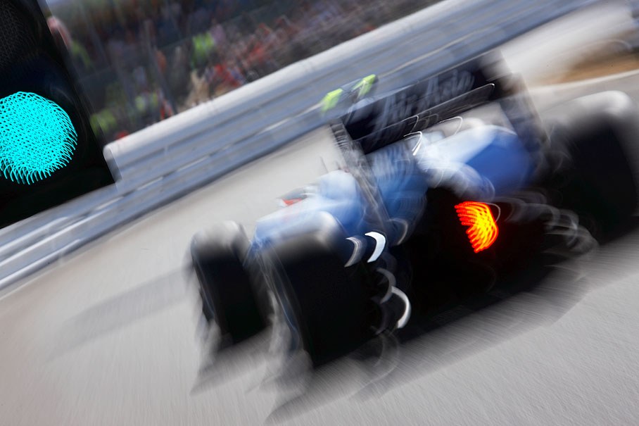 Nico Hulkenberg, Williams, passes the green signals at pit lane exit