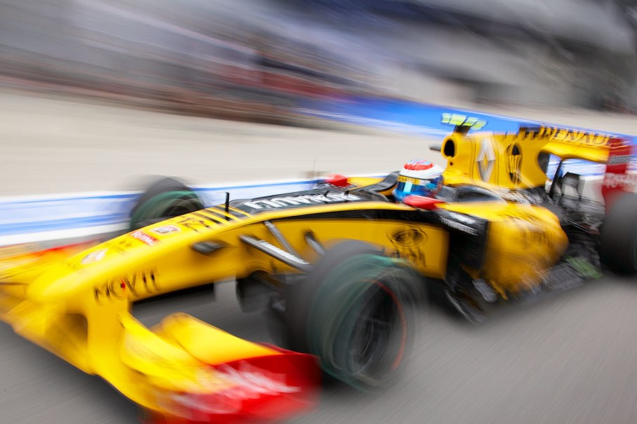 Vitaly Petrov, Renault, on pit lane
